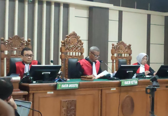 eks-wali-kota-semarang-ita-dan-suami-dihukum-masuk-penjara
