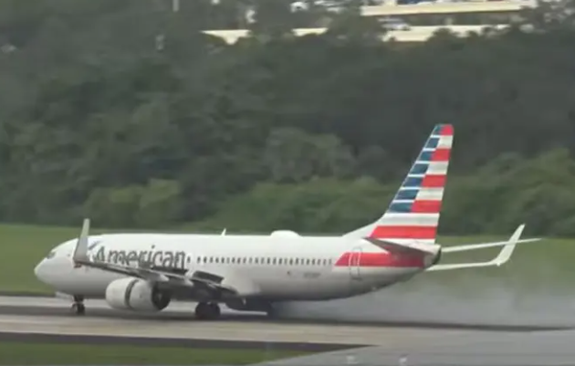 american-airlines-bannya-pecah-saat-lepas-landas