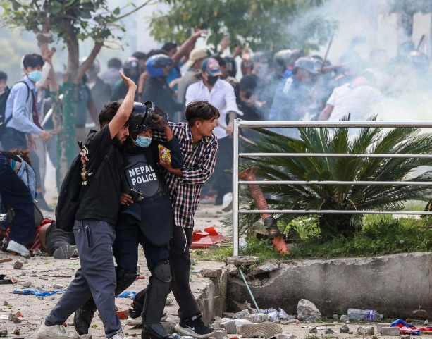 ratusan-tentara-nepal-mematroli-sekitar-ibu-kota-usai-demo