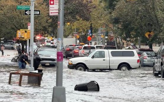 banjir-melanda-kota-nyc-setelah-hujan-yang-lebat