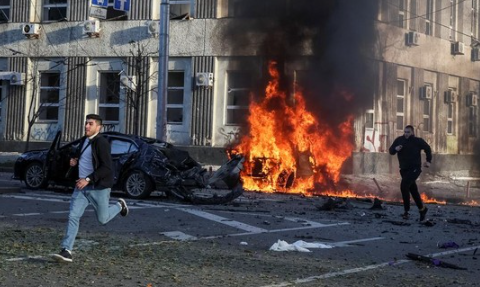 serangan-rusia-menghantam-permukiman-di-ukraina