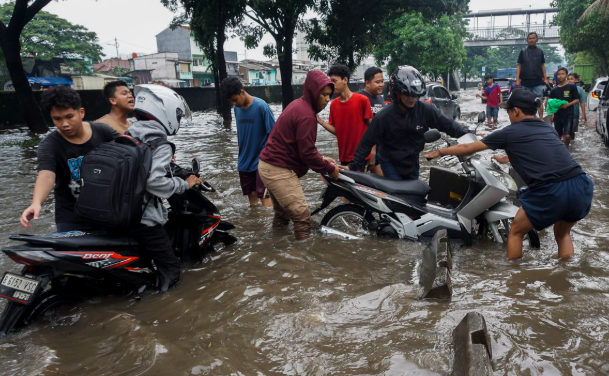 hujan-ekstrem-ancam-banjir-jakarta-23-januari