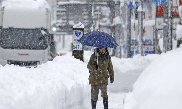 hujan-salju-membuat-7-000-orang-terjebak-di-bandara-jepang