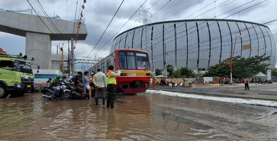 Banjir Rob Jakarta Utara Masih Menggenang